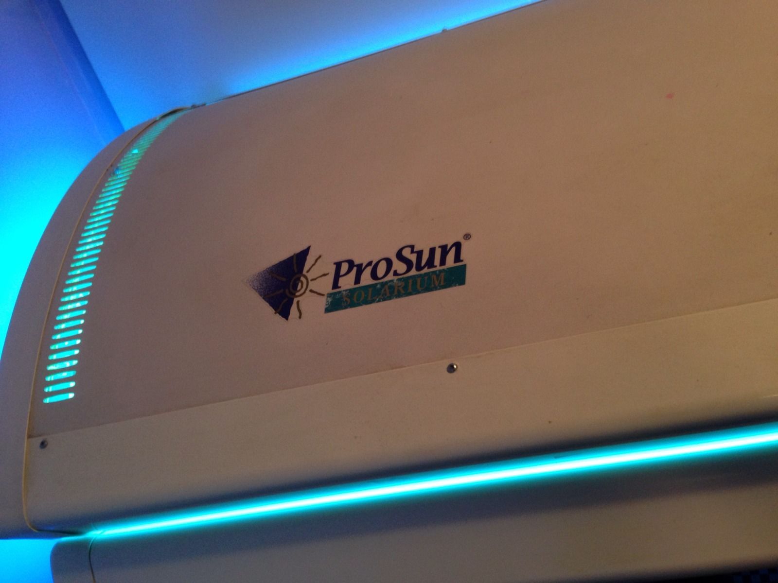 Prosun Onyx 2800 28 Bulb Level 1 Commercial Tanning Bed 230v